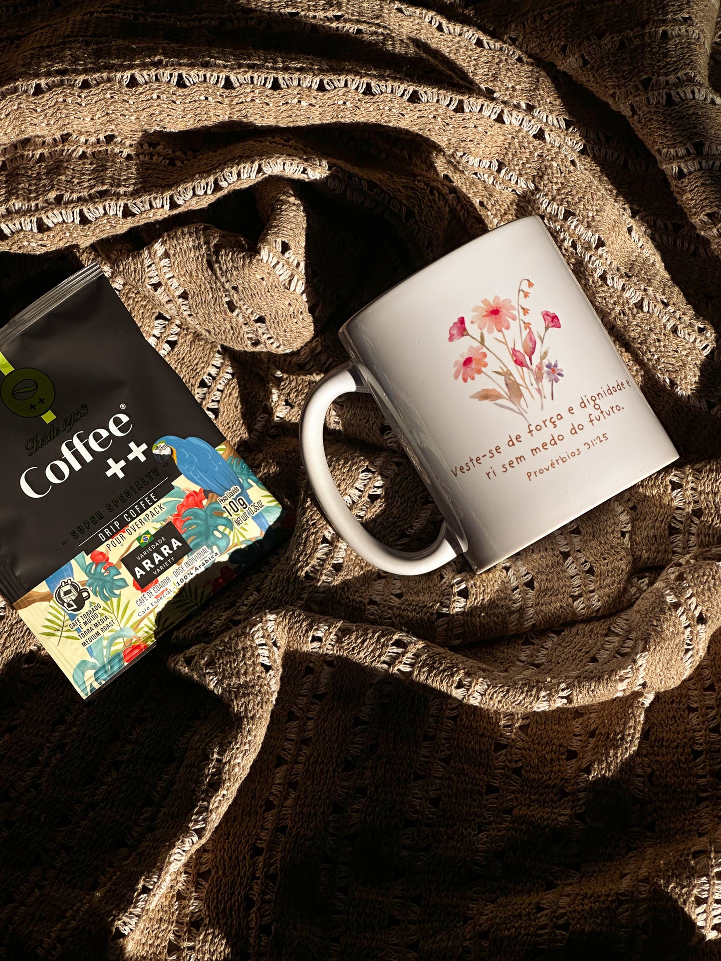 Taza | Veste-se de força e Dignidade