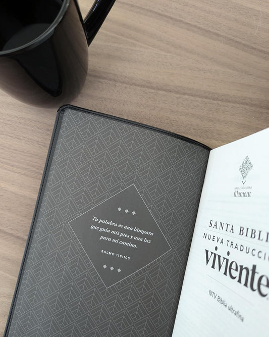 Biblia Ultrafina NTV | Filament App | Negro | SentiPiel con índice | Letra roja