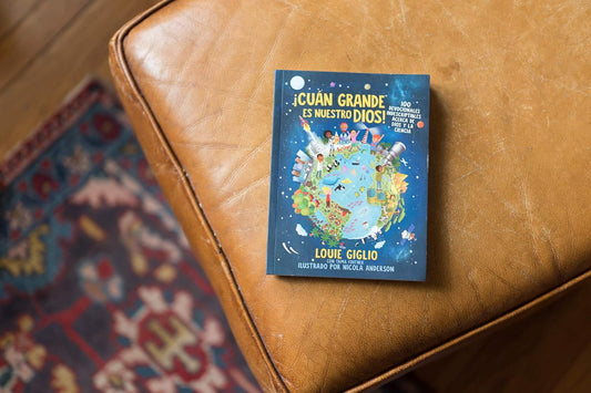 ¡Cuán grande es nuestro Dios! | 100 Devocionales indescriptibles acerca de Dios y la ciencia | Tapa blanda | Ilustrado