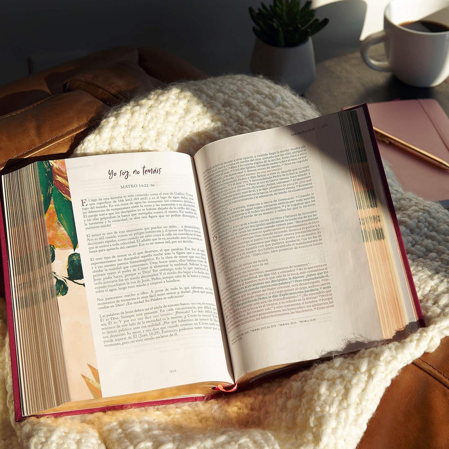 Biblia Reina Valera 1960 | Devocional Centrada en Cristo | Floral | Símil Piel