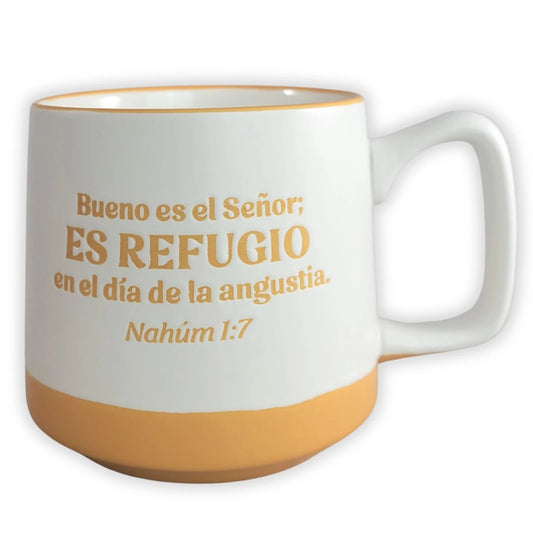 Taza Hosanna | “Es refugio” | Nahúm 1:7 | Cerámica | 591 ml