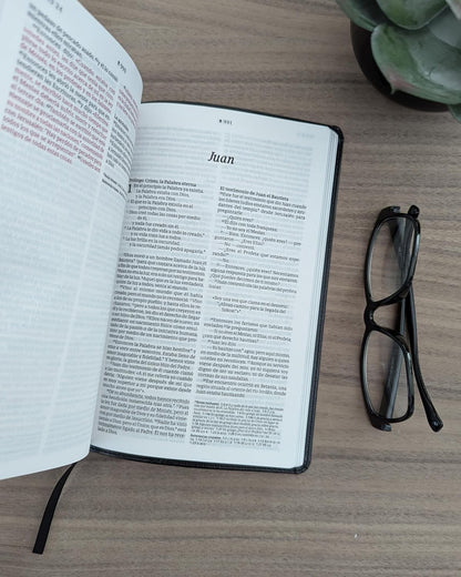 Biblia Ultrafina NTV | Filament App | Negro | SentiPiel con índice | Letra roja