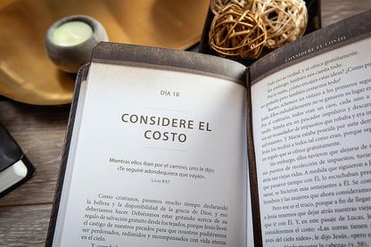 The Chosen – Libro Cuatro: 40 días con Jesús | Devocional en imitación cuero