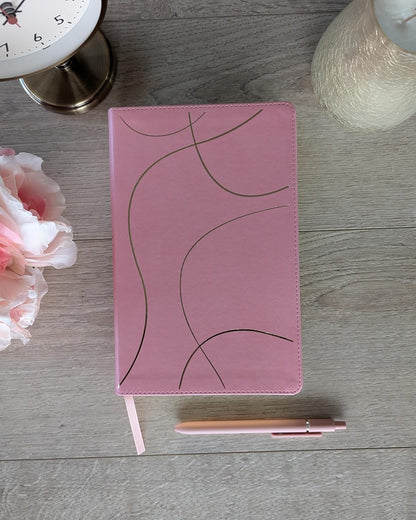Biblia de Estudio del Diario Vivir para Jóvenes | NTV | Filament | SentiPiel rosa pastel