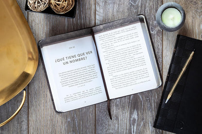 The Chosen – Libro Cuatro: 40 días con Jesús | Devocional en imitación cuero