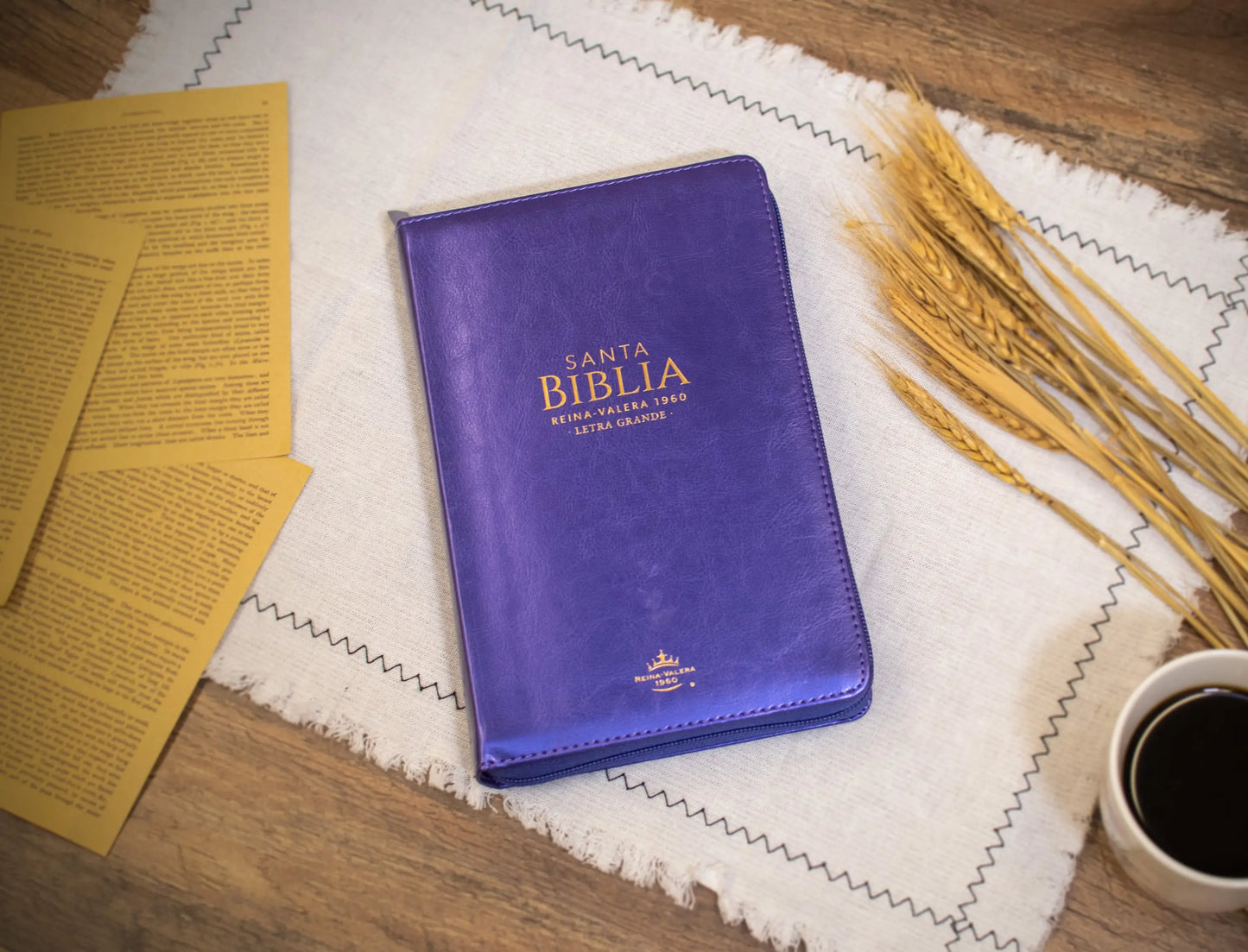Biblia Reina Valera 1960 | Letra grande 12 pts | Tamaño manual | Imitación piel lila | Con cierre | Colección clásica