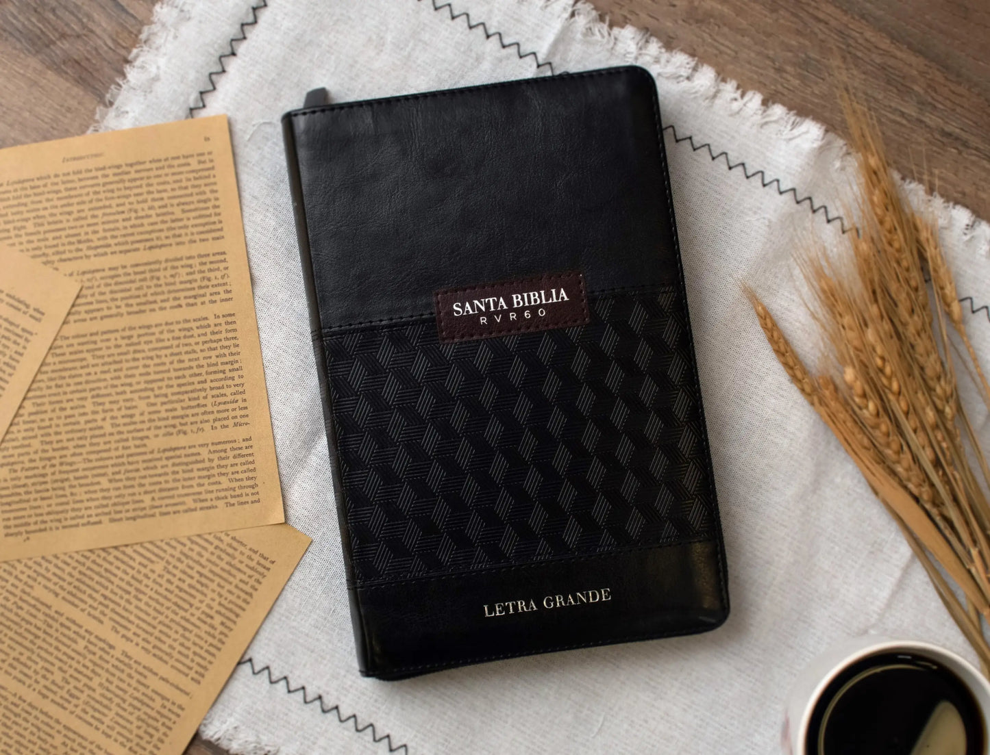 Biblia Reina Valera 1960 | Tamaño manual | Letra grande 12 pts | Negro con cierre e índice | Imitación piel