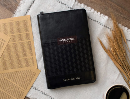 Biblia Reina Valera 1960 | Tamaño manual | Letra grande 12 pts | Negro con cierre e índice | Imitación piel