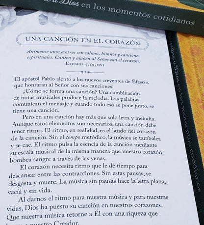 Descubre a Dios en los momentos cotidianos | Janet Rockey – Devocional diario para mujeres